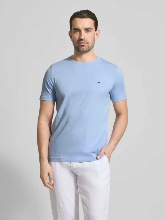 Zdjęcie produktu t-shirt z okrągłym dekoltem i wyhaftowanym logo FYNCH-HATTON Jasnoniebieski