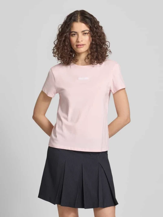 Zdjęcie produktu T-shirt z okrągłym dekoltem i wyhaftowanym logo REVIEW Różowawy
