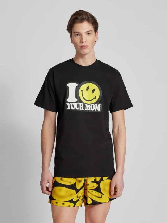Zdjęcie produktu T-shirt z okrągłym dekoltem model ‘SMILEY YOUR MOM’ MARKET Czarny