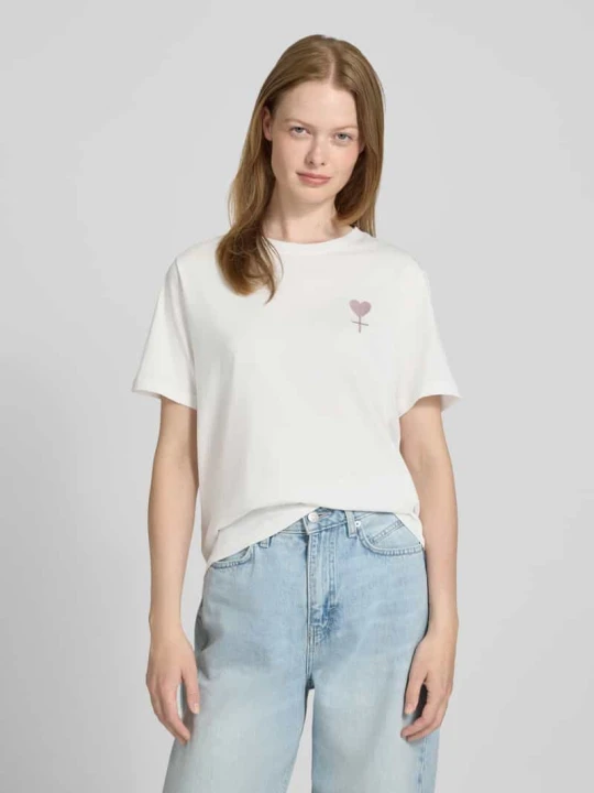 Zdjęcie produktu T-shirt z okrągłym dekoltem model ‘SYBIL EMPOWERMENT’ Vila Złamany biały