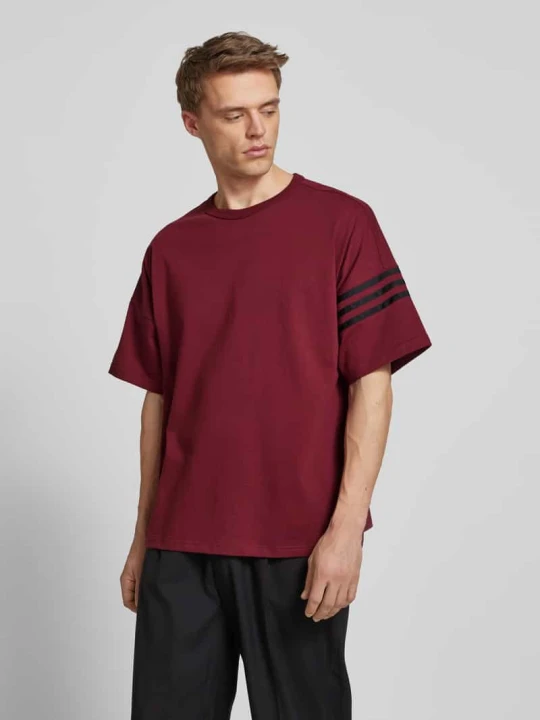 Zdjęcie produktu T-shirt z prążkowanym okrągłym dekoltem adidas Originals Ciemnoczerwony