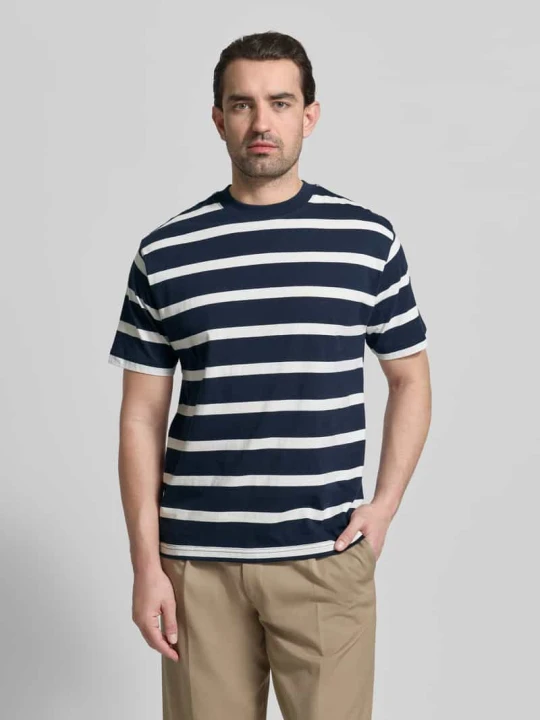 Zdjęcie produktu T-shirt z prążkowanym okrągłym dekoltem MCNEAL Ciemnoniebieski