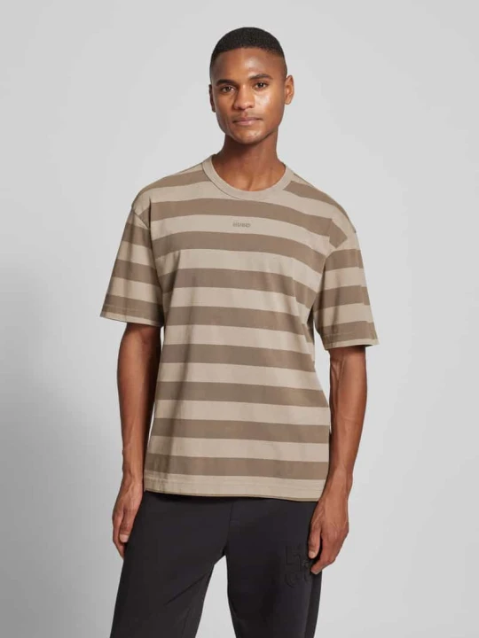Zdjęcie produktu T-shirt z prążkowanym, okrągłym dekoltem model ‘Dockoe’ Hugo Jasnobrązowy