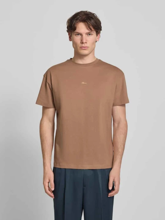 Zdjęcie produktu T-shirt z przeszyciem z logo BLKVIS Średniobrązowy