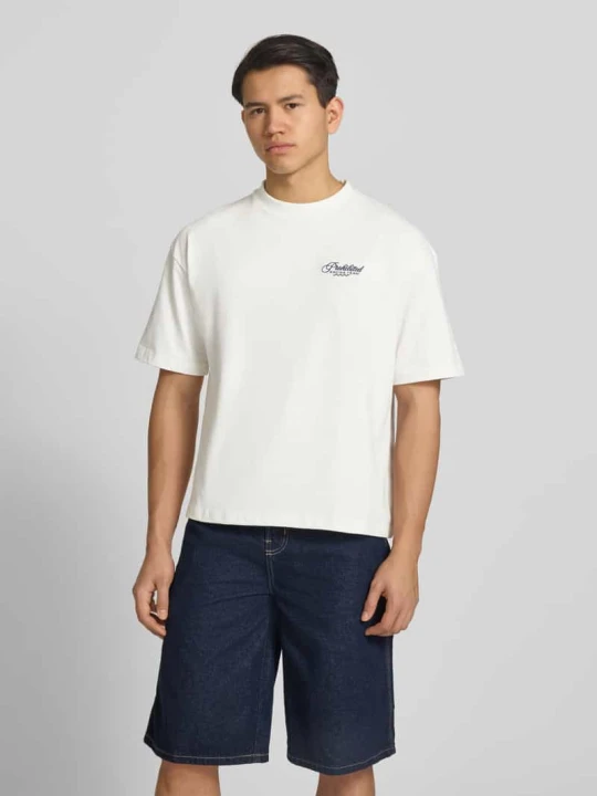Zdjęcie produktu t-shirt z tylnym nadrukiem z motywem model 'Grand Prix' PROHIBITED Złamany biały