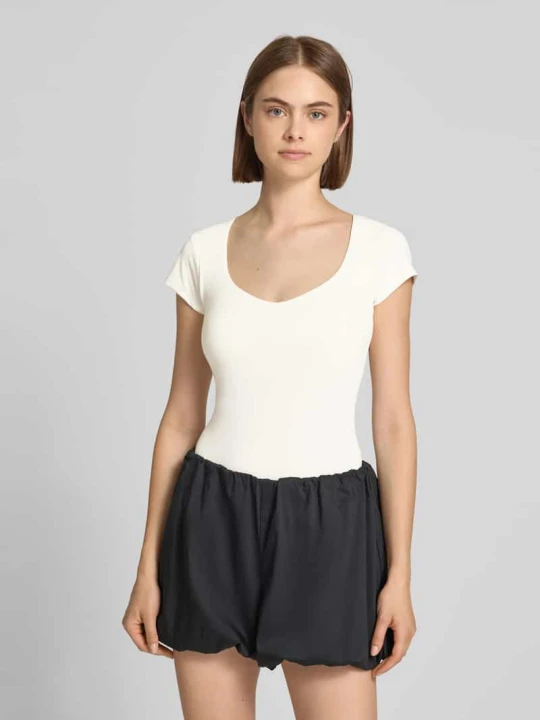 Zdjęcie produktu t-shirt z wbudowanym biustonoszem Gina Tricot Złamany biały