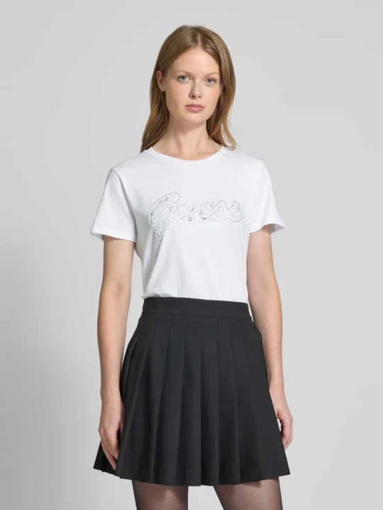 Zdjęcie produktu T-shirt z wiskozy z obszyciem kamieniami stras Guess Biały