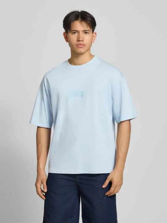 Zdjęcie produktu T-shirt z Wyhaftowane logo i Okrągły dekolt REVIEW Jasnoniebieski