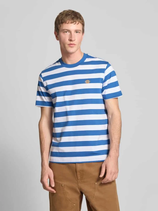Zdjęcie produktu T-shirt z Wyhaftowane logo Model 'RIVERGROVE' Dickies Jasnoniebieski