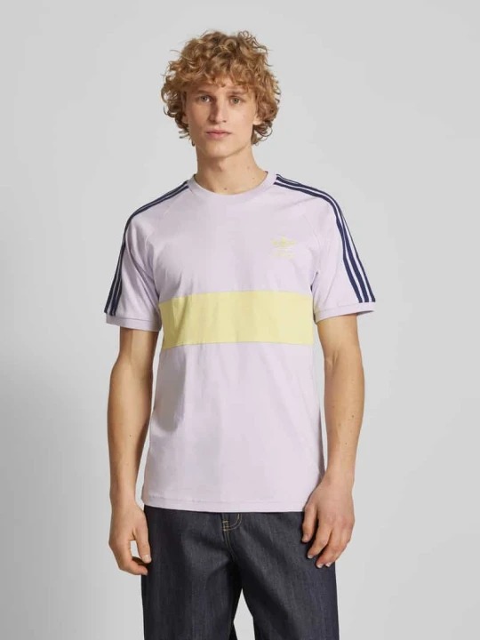 Zdjęcie produktu T-shirt z wyhaftowanym logo adidas Originals Jasnofioletowy