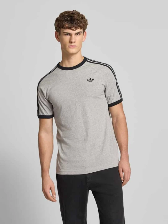 Zdjęcie produktu t-shirt z wyhaftowanym logo adidas Originals Średnioszary melanż