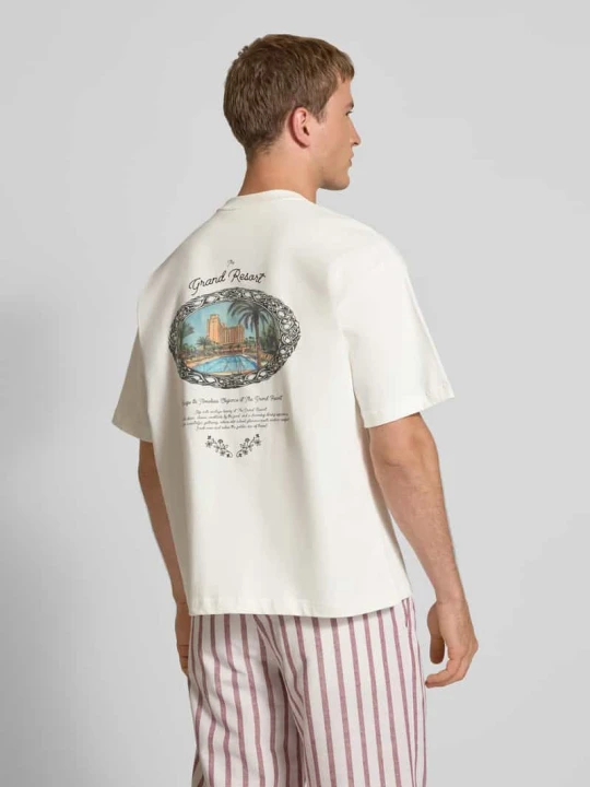 Zdjęcie produktu T-shirt z wyhaftowanym logo i okrągłym dekoltem PROHIBITED Złamany biały