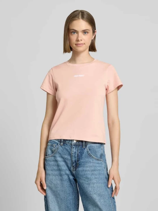 Zdjęcie produktu T-shirt z wyhaftowanym logo i okrągłym dekoltem REVIEW Brudnoróżowy