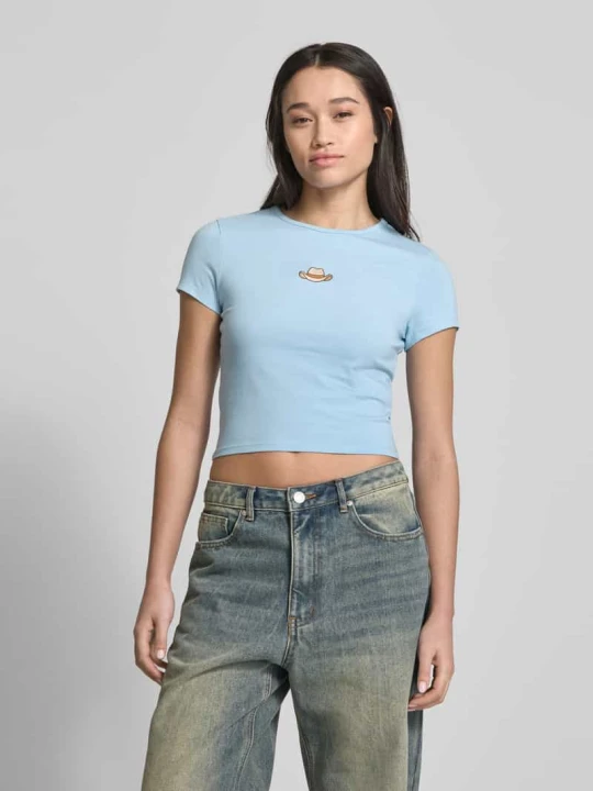 Zdjęcie produktu T-shirt z wyhaftowanym logo REVIEW Jasnoniebieski