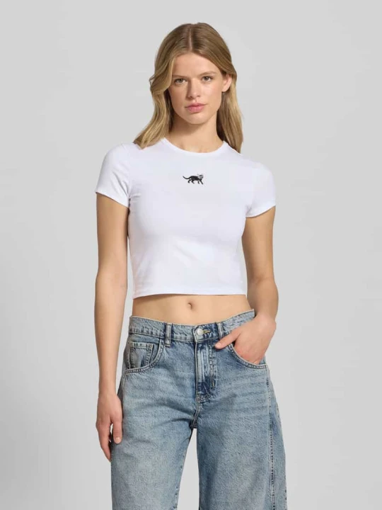 Zdjęcie produktu T-shirt z wyhaftowanym motywem REVIEW Biały