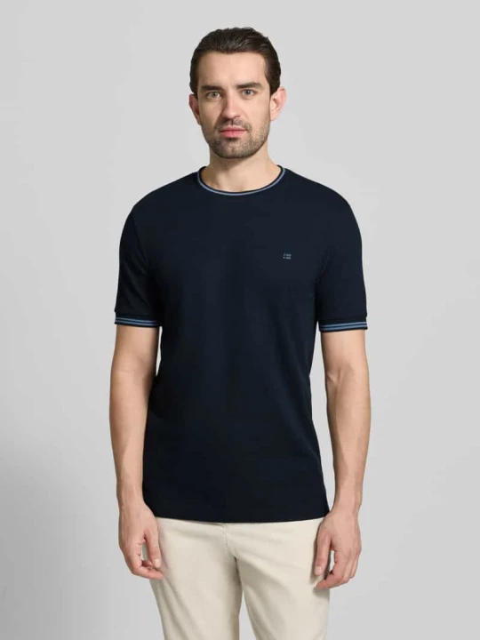 Zdjęcie produktu T-shirt ze strukturalnym wzorem i okrągłym dekoltem Christian Berg Granatowy