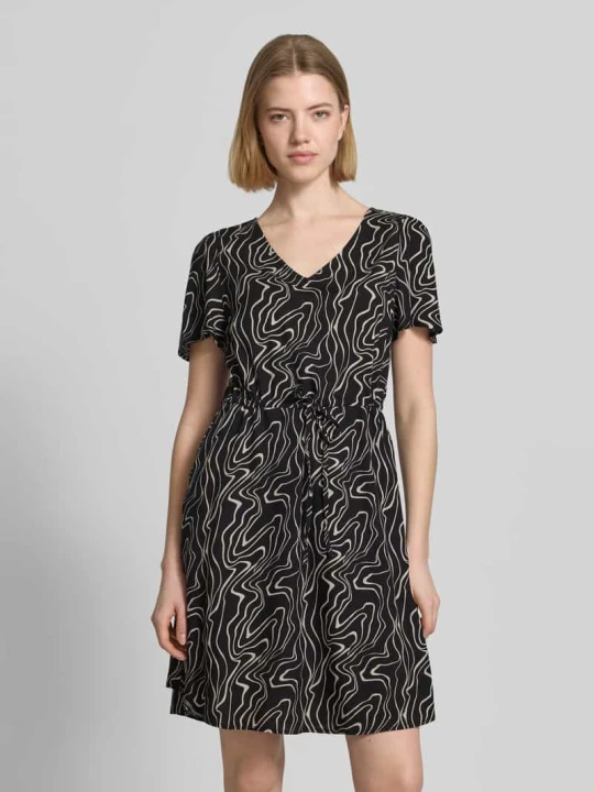 Zdjęcie produktu Taliowana sukienka casualowa z czystej wiskozy model 'EASY JOY' Vero Moda Czarny