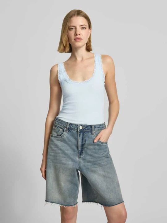 Zdjęcie produktu Tank top o kroju slim fit z mieszanka bawełny ekologicznej model 'NANA' Vero Moda Jasnoniebieski