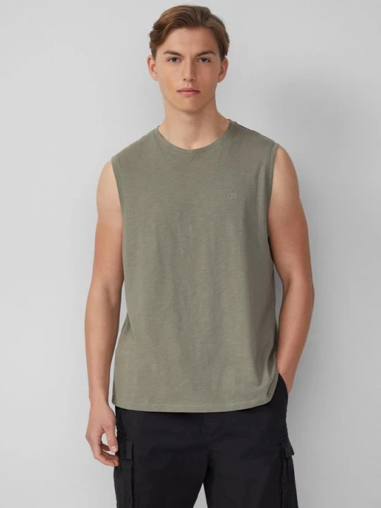 Zdjęcie produktu Tank top ze strukturą przędzy płomieniowej i nadrukiem logo QS oliwkowy