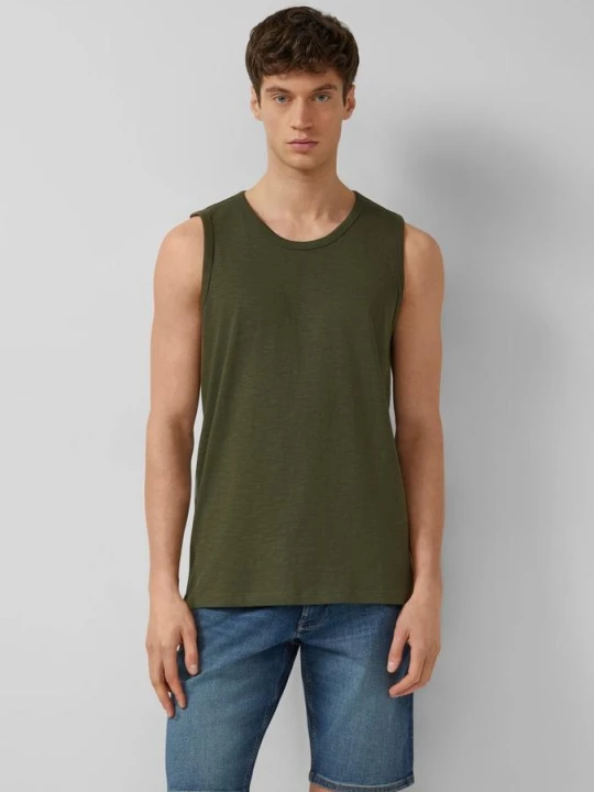 Zdjęcie produktu Tank top ze strukturą przędzy płomieniowej i nadrukiem logo s.Oliver oliwkowy