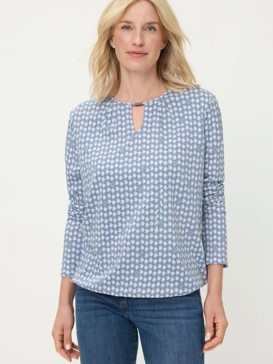 Zdjęcie produktu TENCEL™ Błękitna bluzka damska Clara z biżuteryjnym zdobieniem – Soft Vibes Olsen