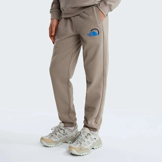 Zdjęcie produktu The North Face Młodzieżowe Luźne Joggery Z Grafiką Explore Fonts Stone Slab Rozmiar S male
