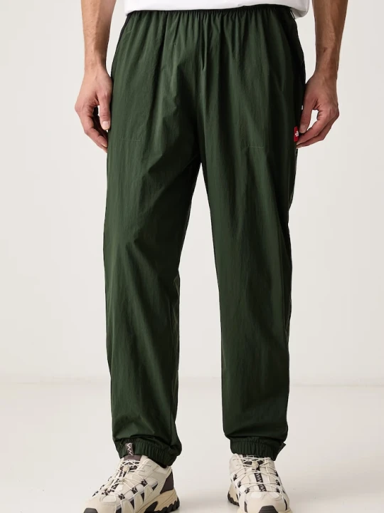 Zdjęcie produktu The North Face spodnie joggery męskie Redbox zielony