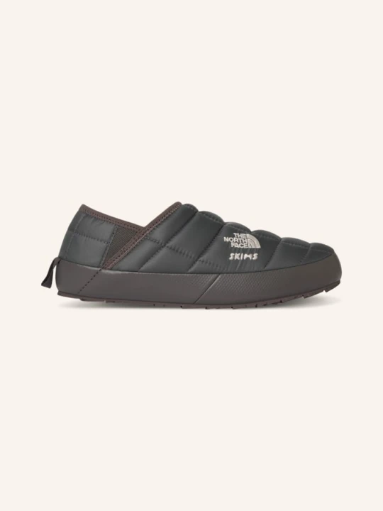 Zdjęcie produktu The North Face X Skims Pantofle Thermoball™ Traction grau T8M SK Gunmetal-SK Gunmetal
