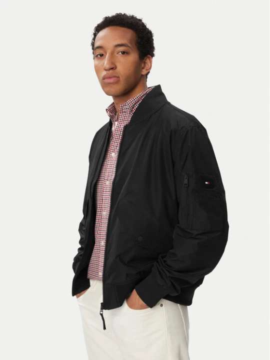 Zdjęcie produktu Tommy Hilfiger Kurtka bomber Packable Bomber MW0MW43462 Czarny Regular Fit