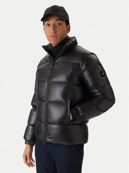 Zdjęcie produktu Tommy Hilfiger Kurtka puchowa MW0MW40617 Czarny Regular Fit