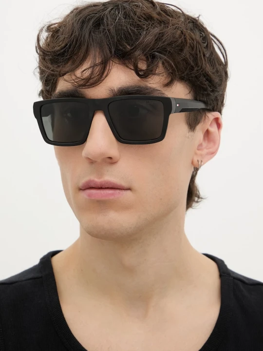 Zdjęcie produktu Tommy Hilfiger okulary przeciwsłoneczne czarny