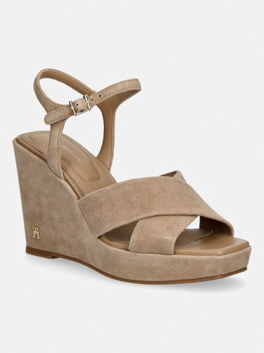 Zdjęcie produktu Tommy Hilfiger sandały na koturnie zamszowe SUEDE WRAPPED HIGH WEDGE beżowy