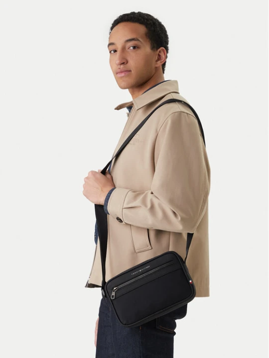 Zdjęcie produktu Tommy Hilfiger Saszetka Th Repreve Ew Reporter AM0AM14152 Czarny