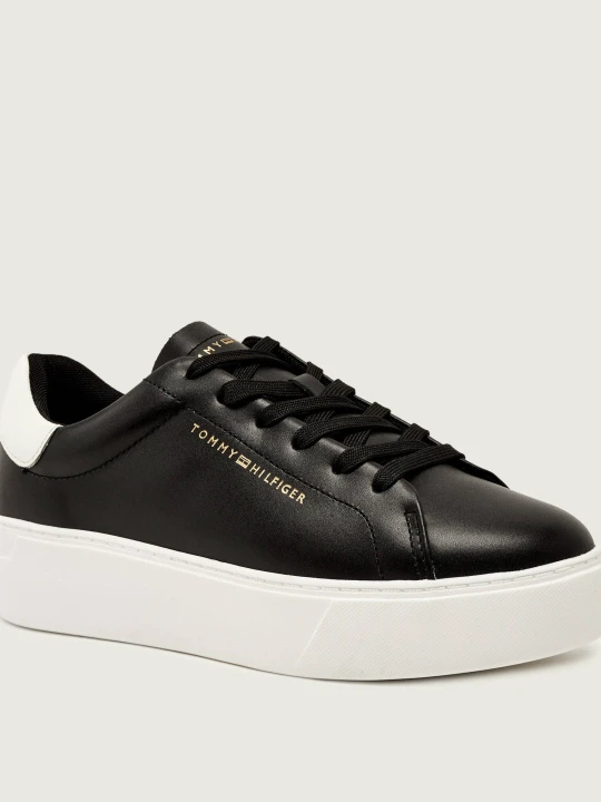 Zdjęcie produktu Tommy Hilfiger Skórzane sneakersy CHIC PLATFORM CUPSOLE PATENT czarny