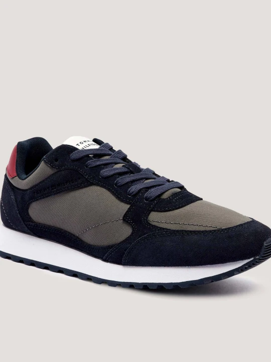 Zdjęcie produktu Tommy Hilfiger Sneakersy New Runner | zamsz granatowy