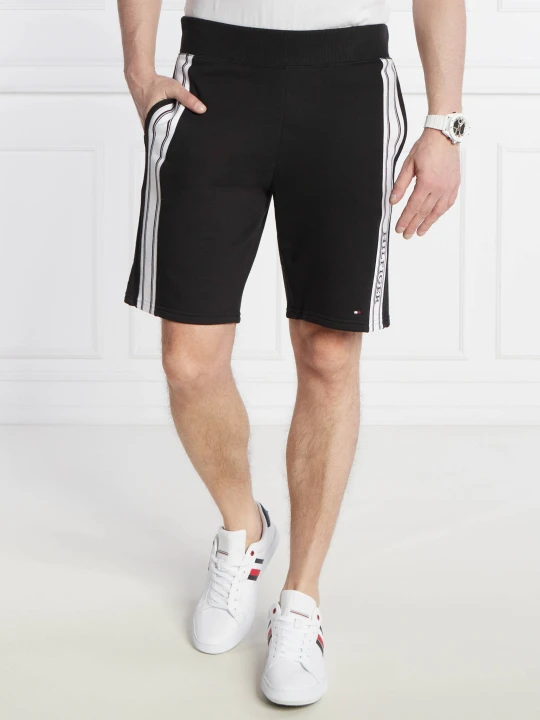 Zdjęcie produktu Tommy Hilfiger Szorty TRACK | Regular Fit czarny