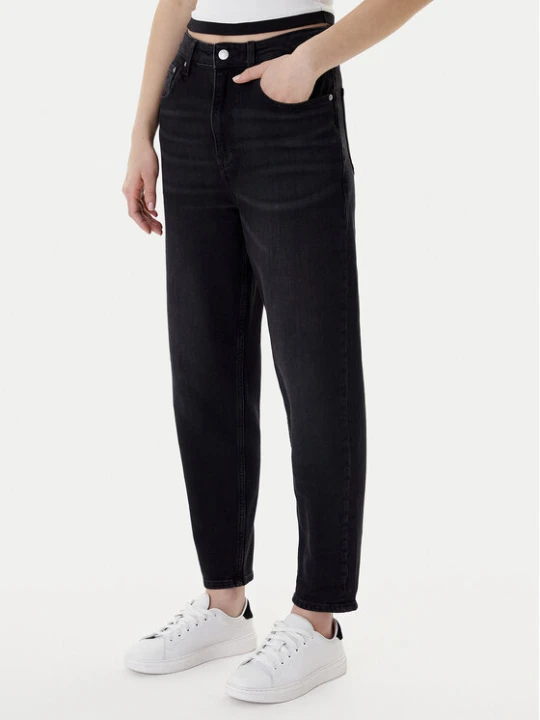 Zdjęcie produktu Tommy Jeans Jeansy DW0DW22442 Czarny Mom Fit