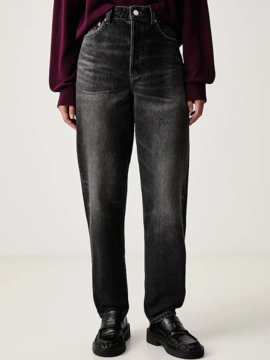 Zdjęcie produktu Tommy Jeans jeansy mom fit damskie czarny
