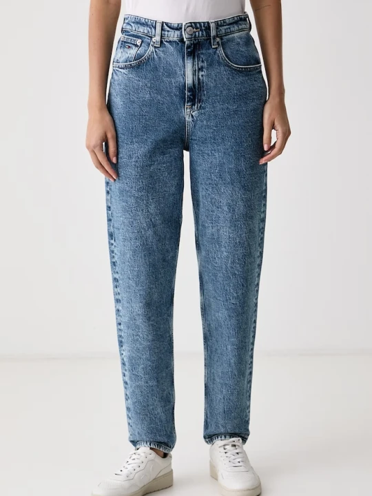 Zdjęcie produktu Tommy Jeans jeansy mom fit damskie niebieski