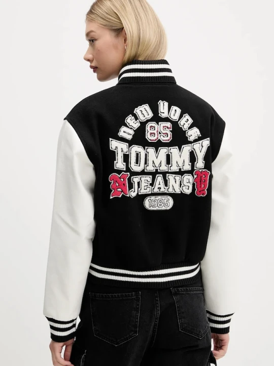 Zdjęcie produktu Tommy Jeans kurtka bomber z wełną czarny