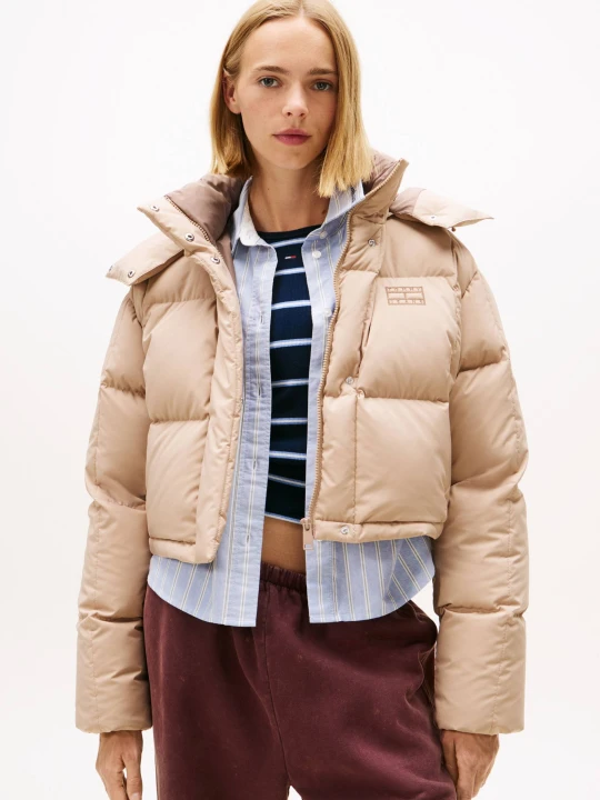 Zdjęcie produktu Tommy Jeans Puchowa kurtka ALASKA GRID | Cropped Fit beżowy