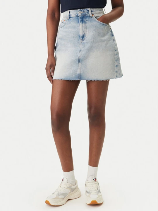 Zdjęcie produktu Tommy Jeans Spódnica jeansowa DW0DW22716 Błękitny Mom Fit Niebieski jasny