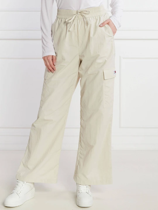 Zdjęcie produktu Tommy Jeans Spodnie cargo DAISY | Loose fit beżowy