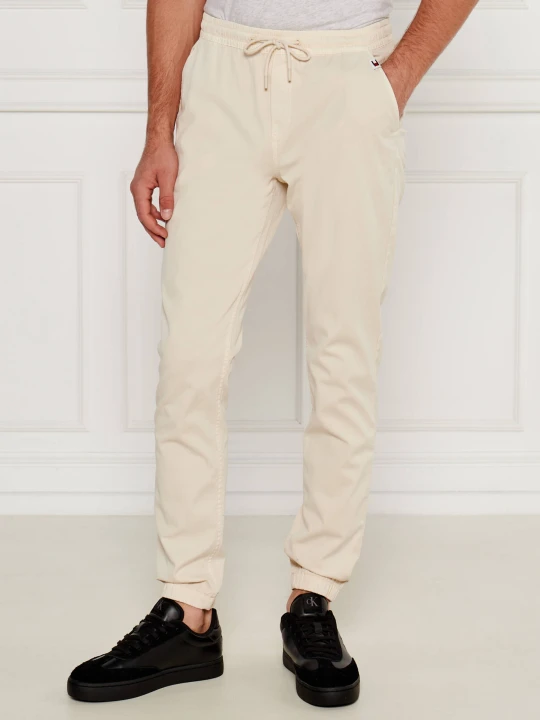 Zdjęcie produktu Tommy Jeans Spodnie jogger TJM AUSTIN | Slim Fit kremowy