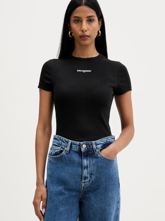 Zdjęcie produktu Tommy Jeans T-shirt damski bawełniany z elastanem czarny