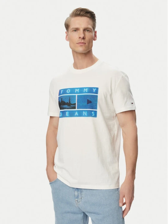 Zdjęcie produktu Tommy Jeans T-Shirt Photo Flag DM0DM23191 Biały Regular Fit
