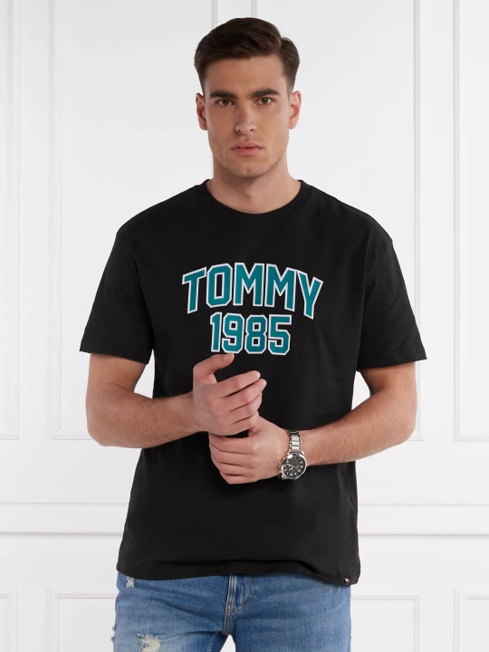 Zdjęcie produktu Tommy Jeans T-shirt varsity | Regular Fit czarny