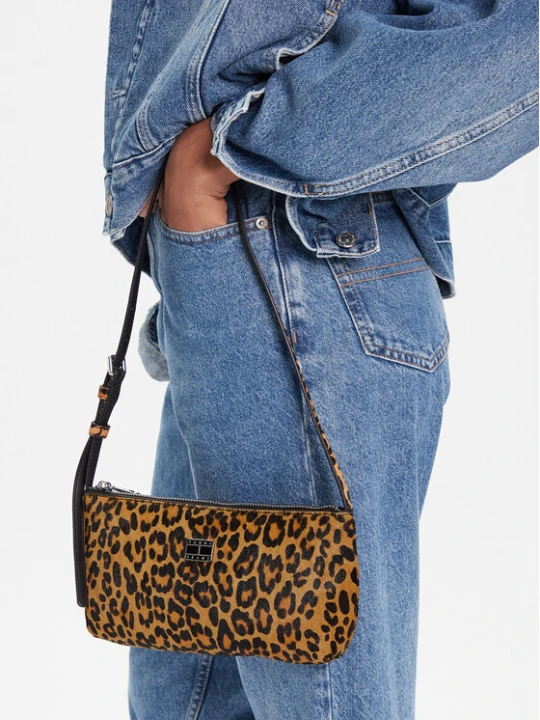 Zdjęcie produktu Tommy Jeans Torebka Tjw Must Leopard Shoulder Bag AW0AW18008 Pomarańczowy