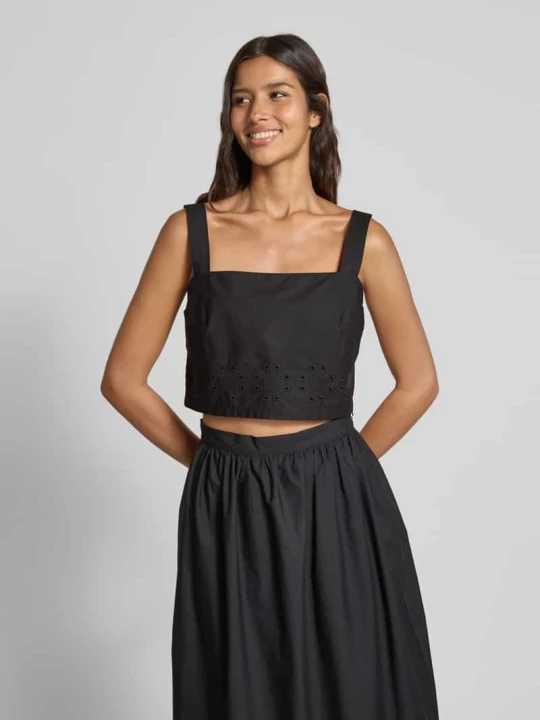 Zdjęcie produktu Top bluzkowy o kroju regular fit z haftem angielskim INFLUENCER'S CHOICE BY P&C* Czarny
