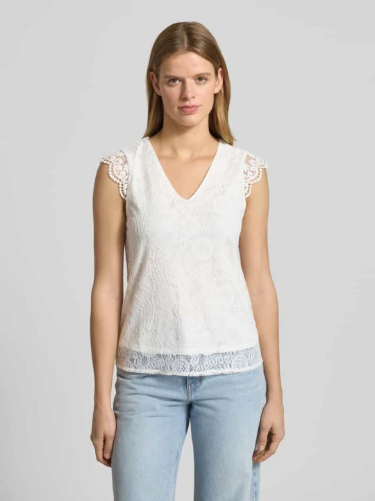 Zdjęcie produktu Top bluzkowy o kroju slim fit z koronkowym obszyciem model ‘OLLINE’ Pieces Złamany biały